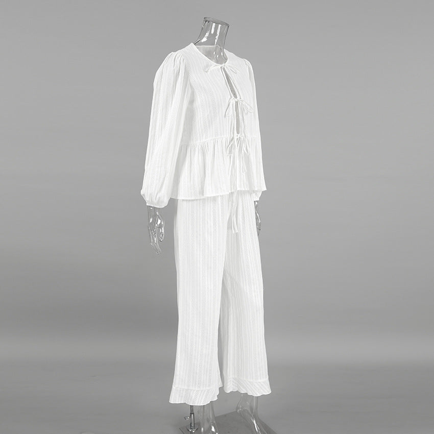 Dame afslappet pyjamasæt med luftig bluse og behagelige bukser Stilla