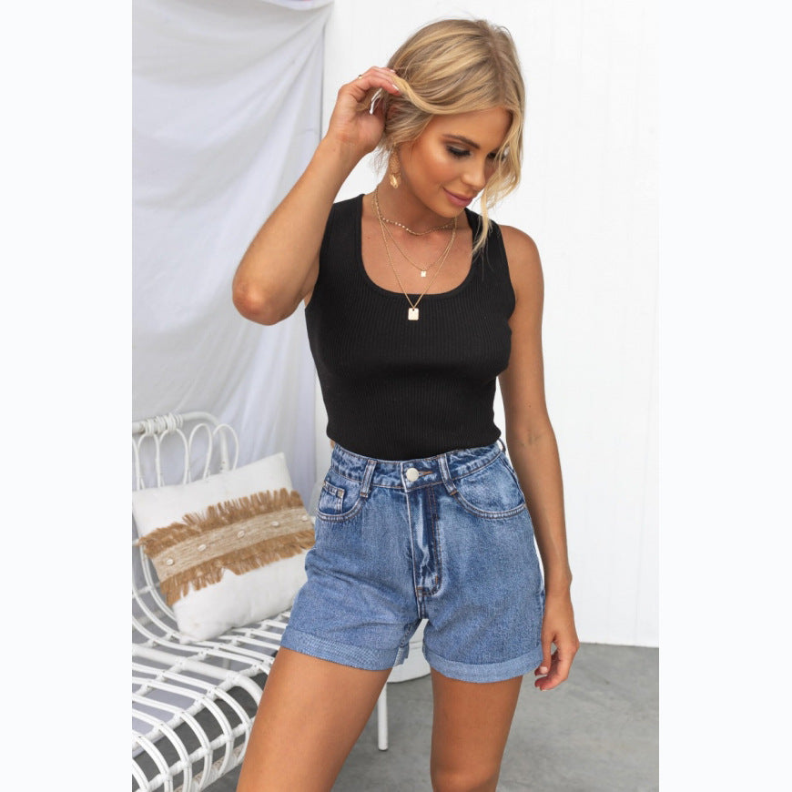 Dame jeans shorts i moderigtige højtaljede snit med opsmøget kant og praktiske lommer Stilla