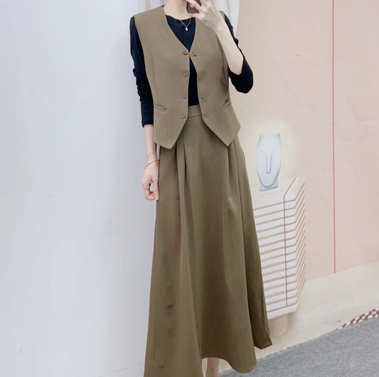 Dame elegant jumpsuit med ærmeløs vest og smart nederdel Stilla