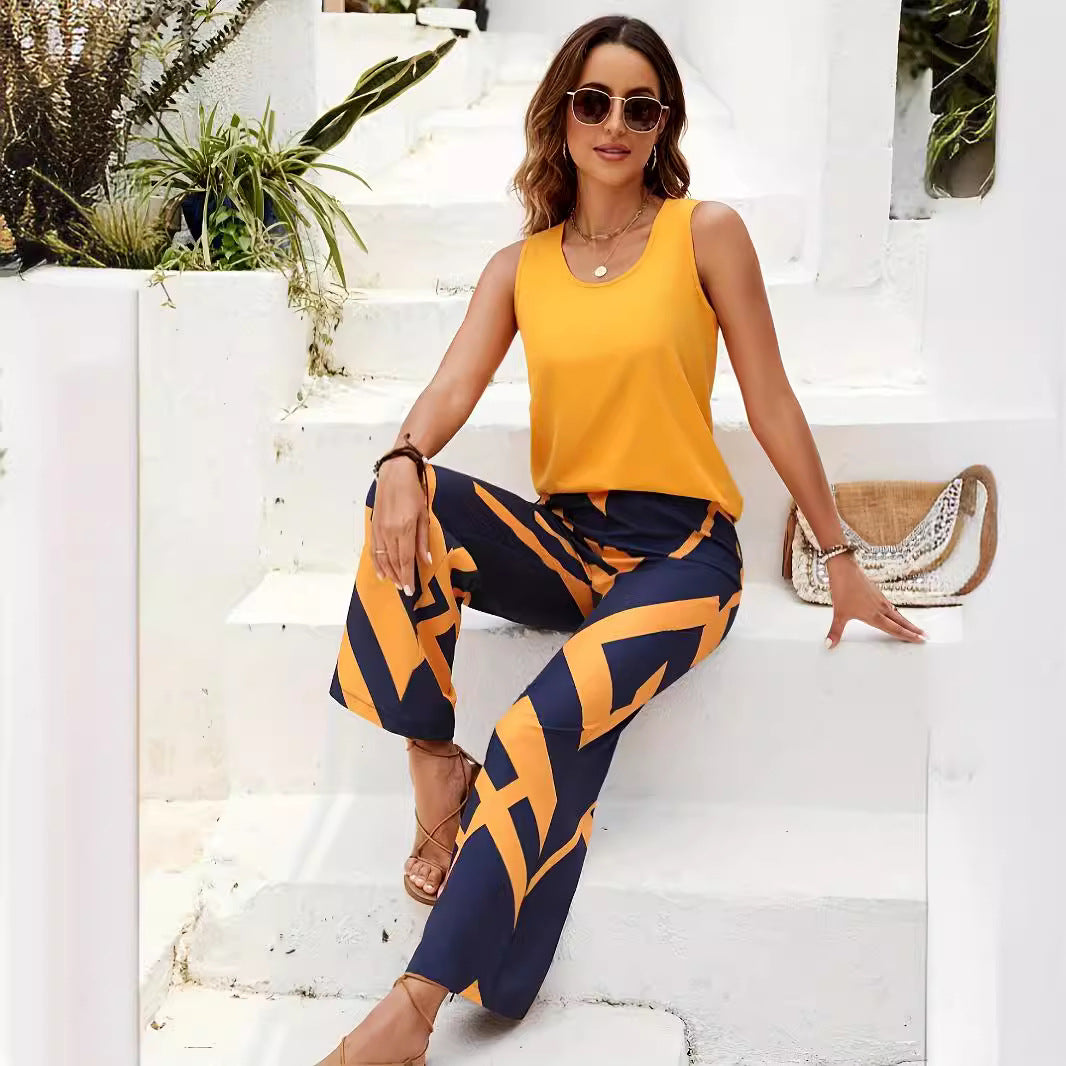 Dame afslappet strandoutfit med rummelig pasform og iøjnefaldende geometrisk mønster Stilla