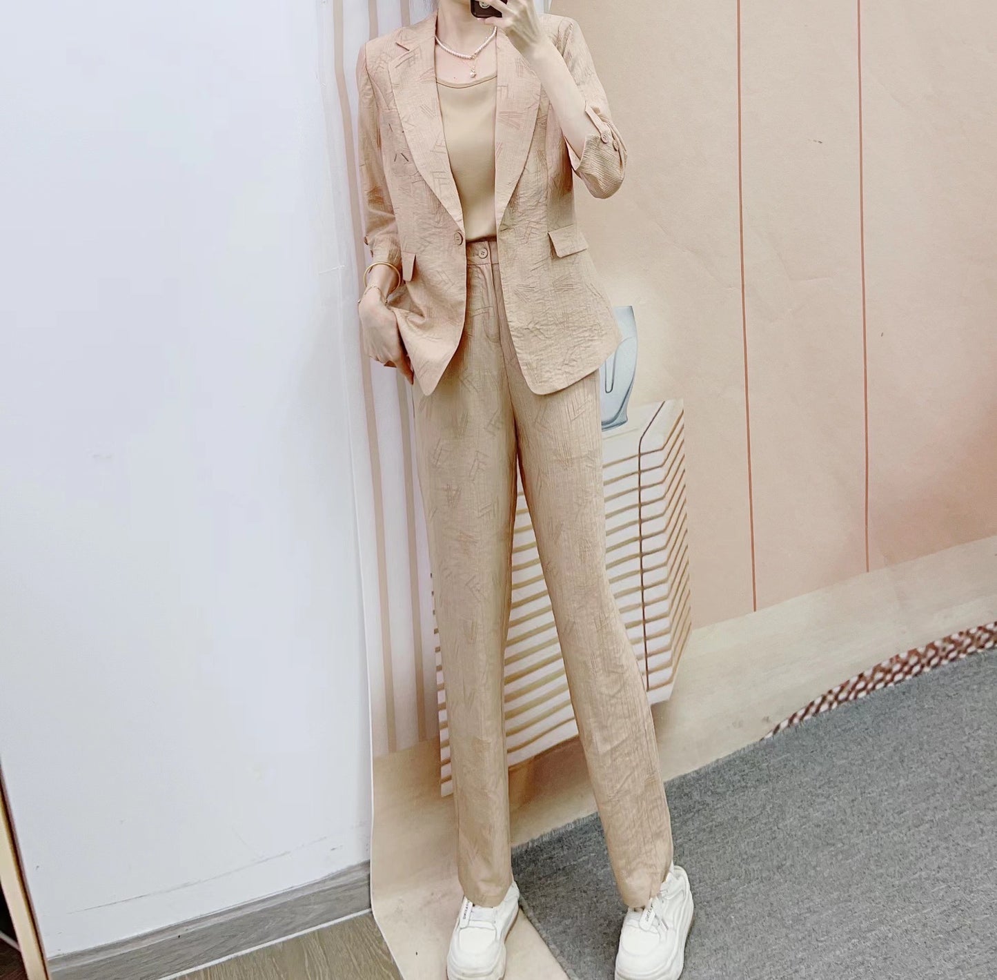 Dame Elegant Blazer-Bukser-Sæt med struktureret stof og moderigtig snit Stilla