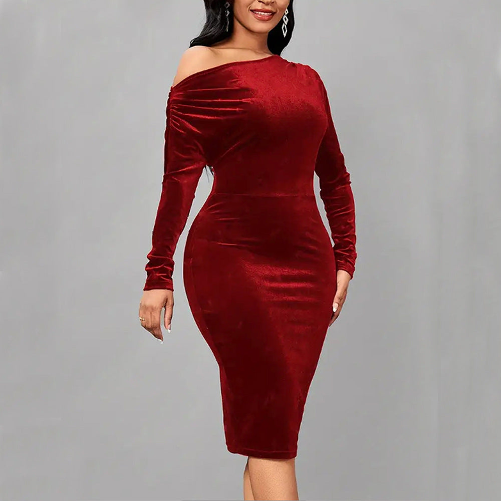 Dame elegant indpakket kjole med asymmetrisk udskæring og figursyet silhuet Stilla