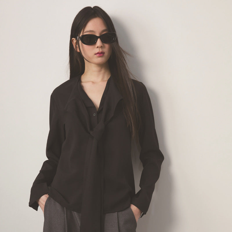 Dame elegant bluse med innovativ krave Stilla