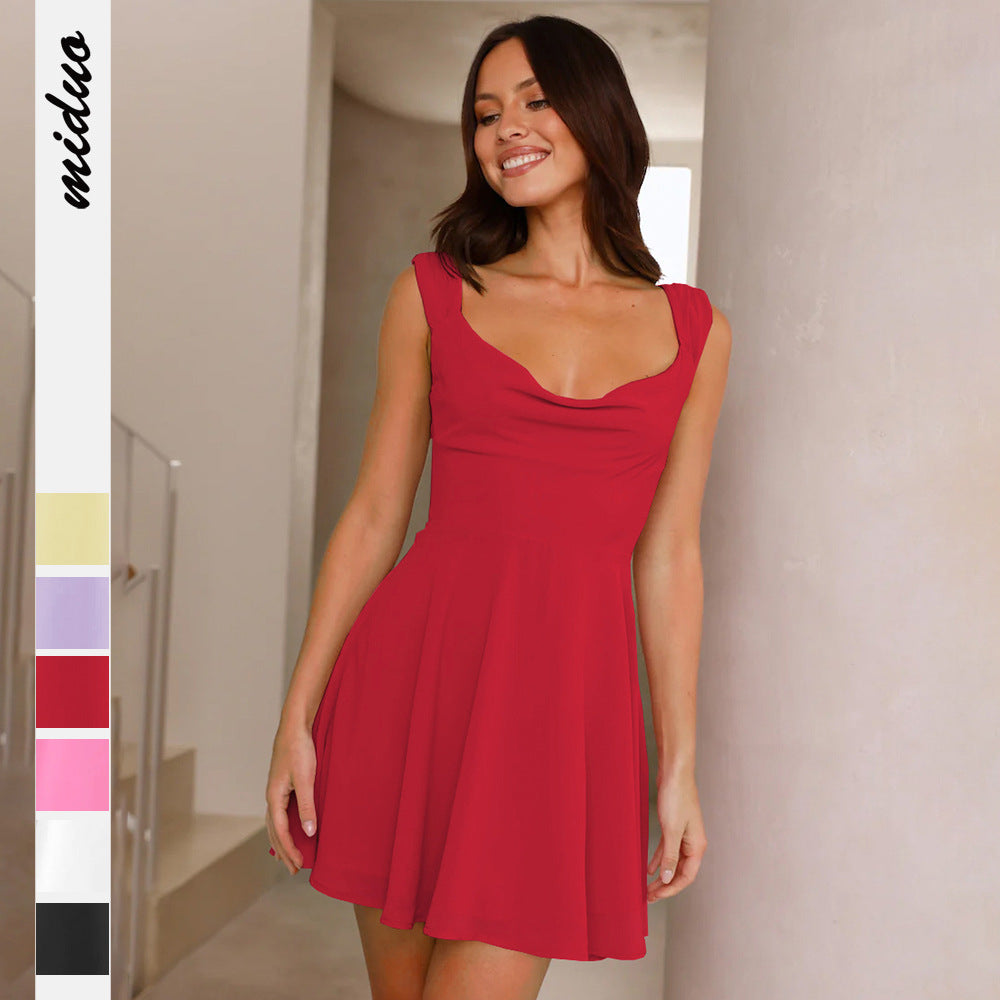 Dame afslappet sommerkjole med dyb udskæring og svingende nederdel Stilla