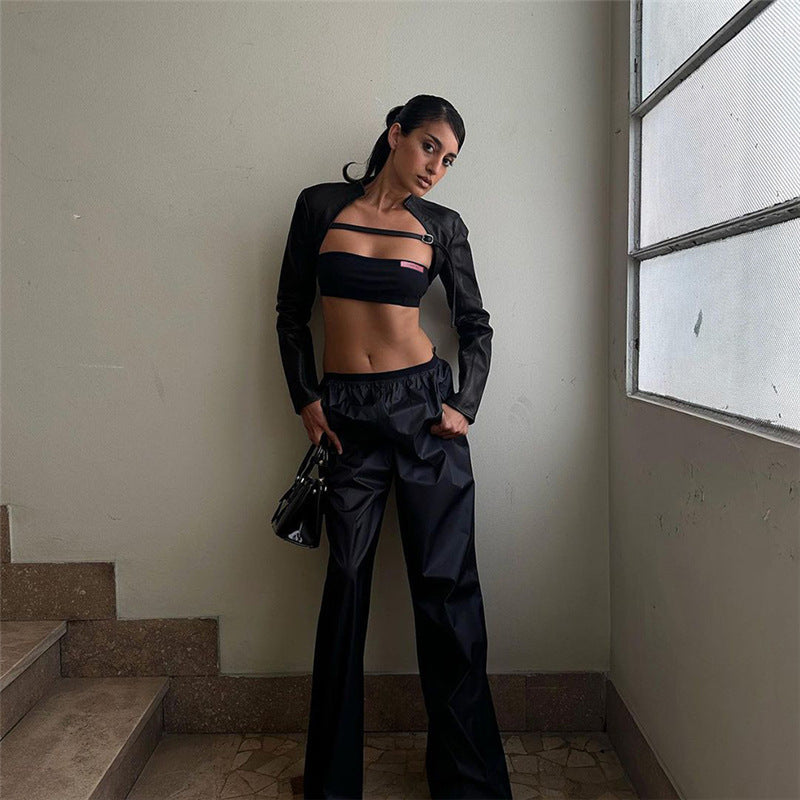 Dame cropped longsleeve top med innovativ læderlook og raffinerede ærmer Stilla