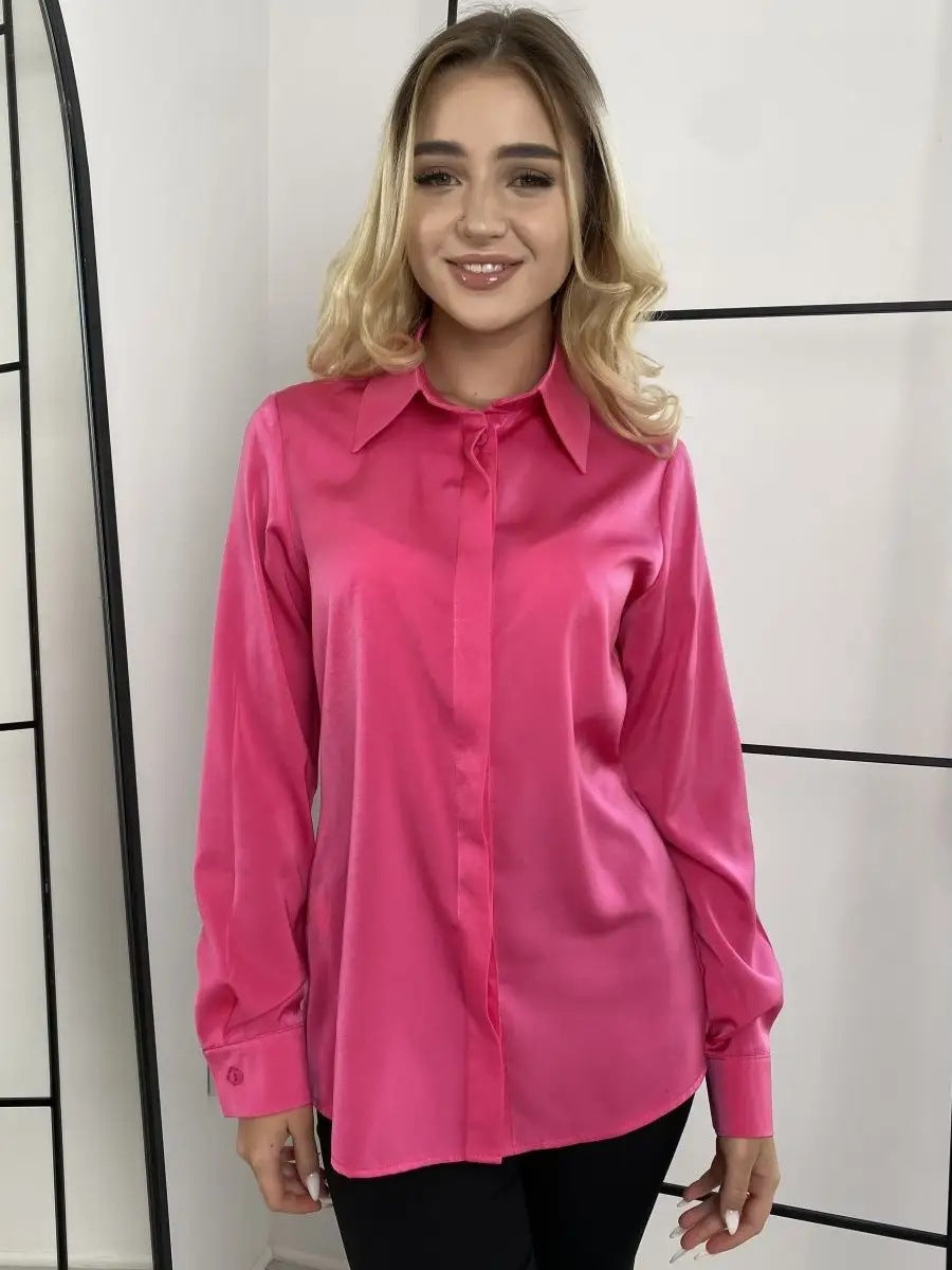 Dame elegant bluse med silkeagtigt finish og klassiske detaljer Stilla