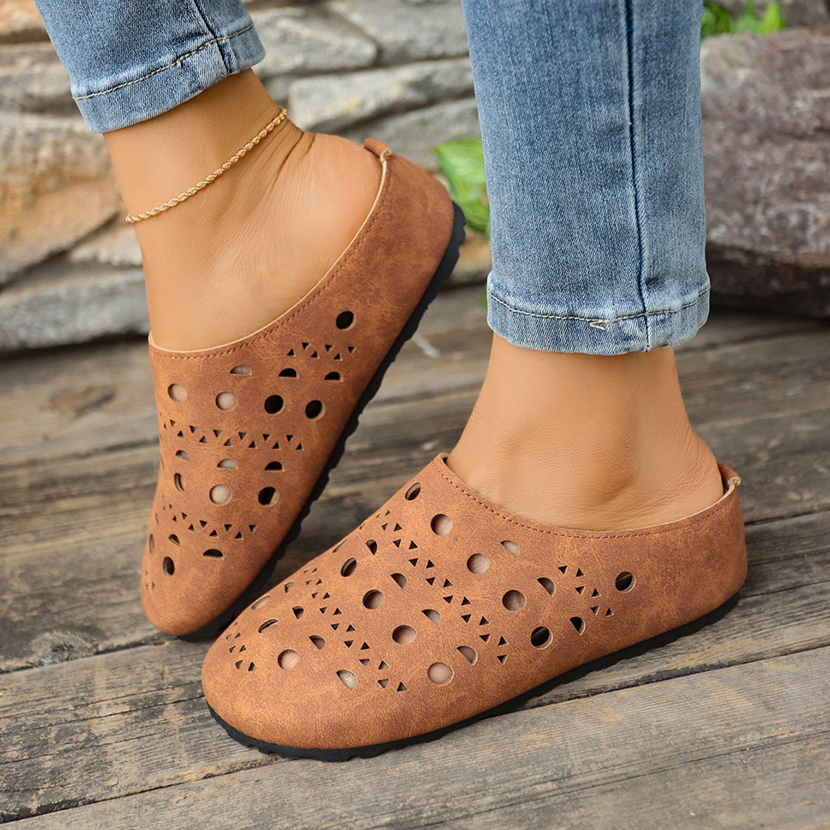 Dame Åben-Tøfler med perforeret design og komfortabel såleform Stilla