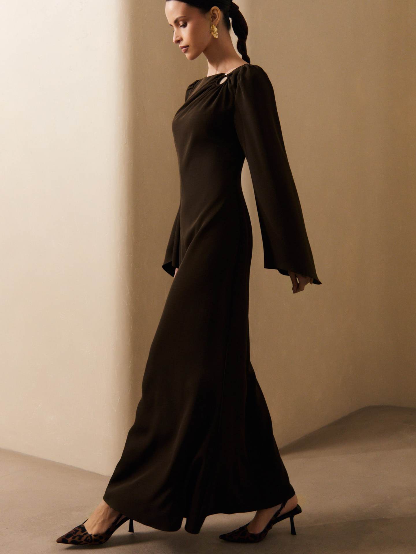 Dame Elegant aftenkjole med dramatiske ærmer Stilla