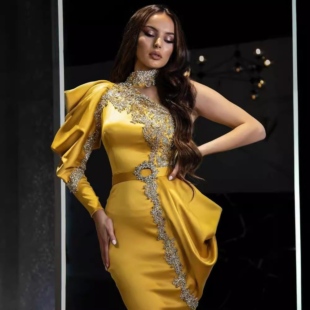 Dame Elegant aftenrobe med asymmetrisk flæser og kunstneriske dekorationer Stilla