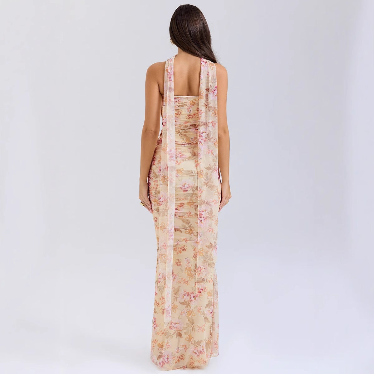 Dame Elegant Couture-maxikjole med off-shoulder design og raffinerede draperinger Stilla