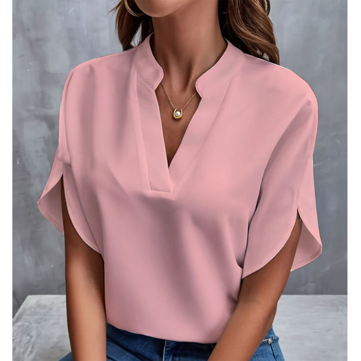 Dame elegant top med moderne sideslids og V-hals Stilla