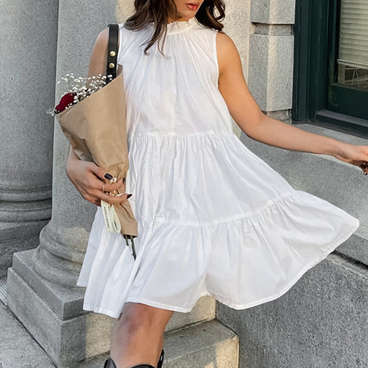 Dame afslappet sommerkjole med voluminøse flæsedetaljer og elegant udskæring Stilla