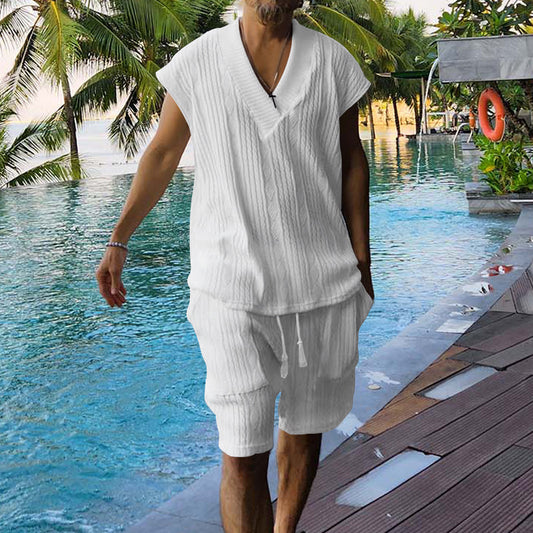 Herrer afslappet sommer-outfit med V-udskæringer og brede shorts Stilla