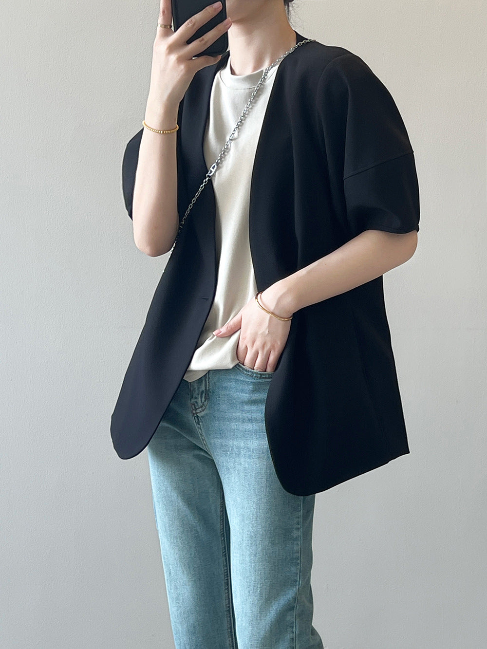 Dame afslappet kort jakke med elegant snit og praktiske detaljer Stilla