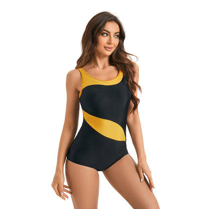 Dame heldækkende badetøj med mode snit og stilfulde kontrastsømme Stilla