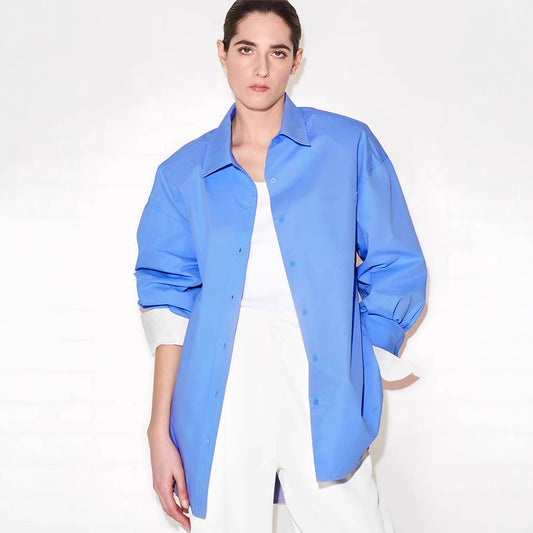 Dame afslappet skjorte med kontrastfarvede ærmer og moderne snit Stilla