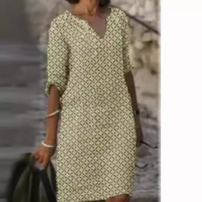 Dame afslappet kjole med grafisk print og gennemgående knapstolpe Stilla