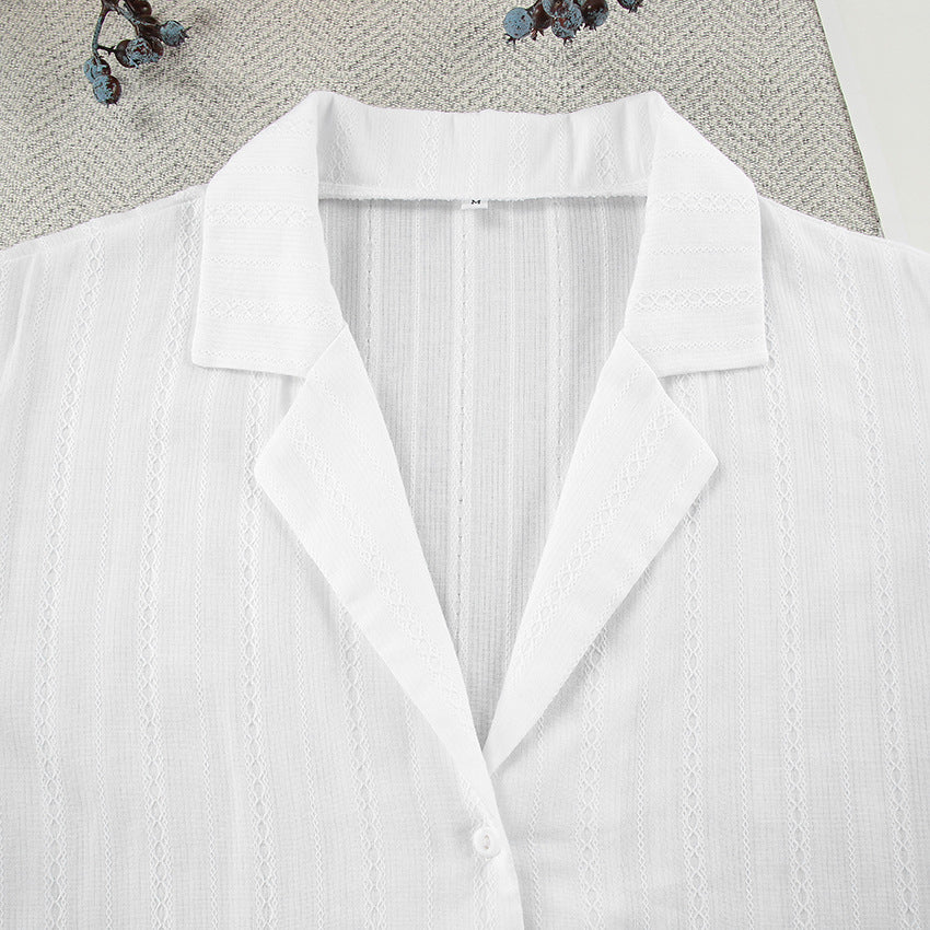 Dame afslappet overdel og shorts-sæt lavet af let stof med fint strukturmønster Stilla