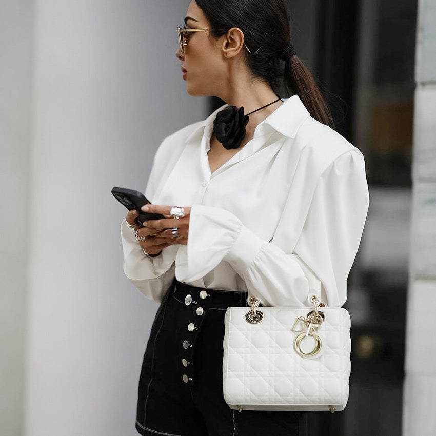 Dame elegant bluse med voluminøse ærmer og tætsiddende snit Stilla