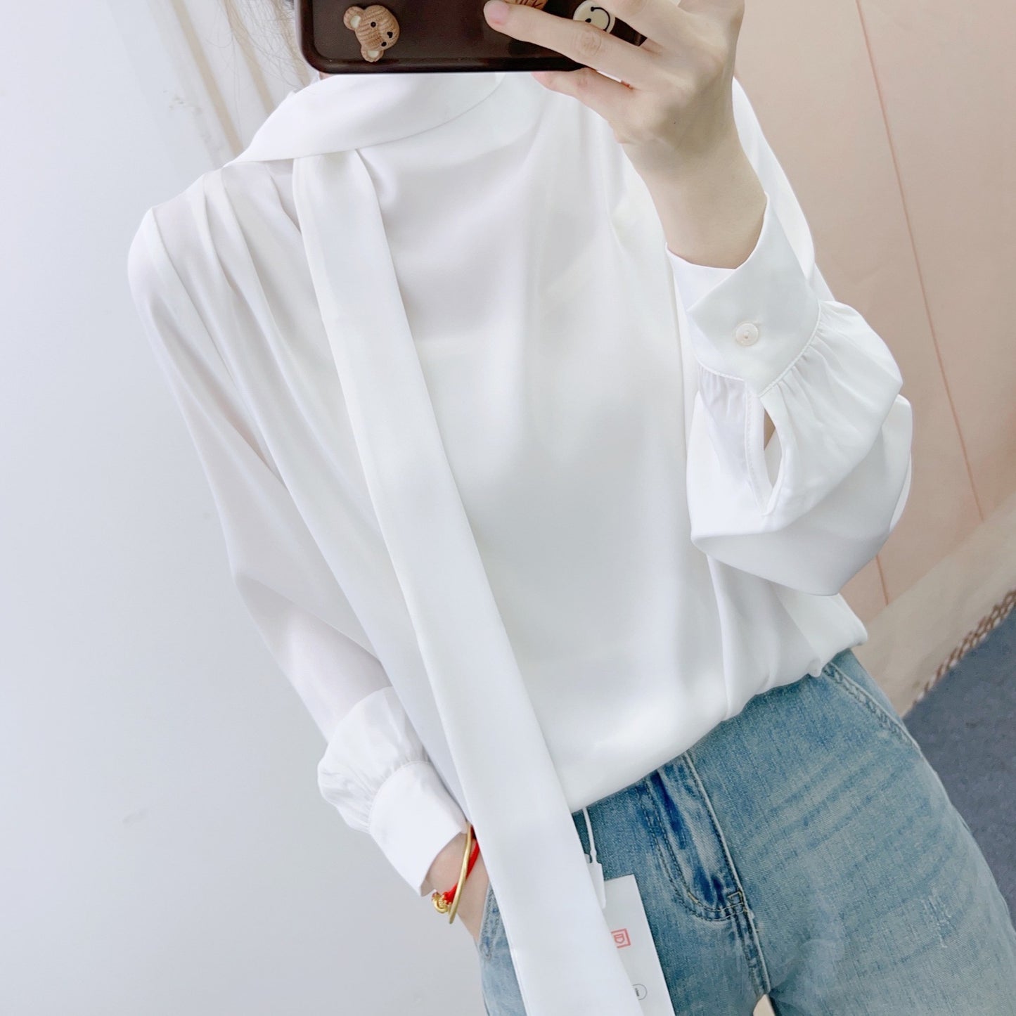 Dame elegant bluse med moderigtig bånd og voluminøse ærmer Stilla