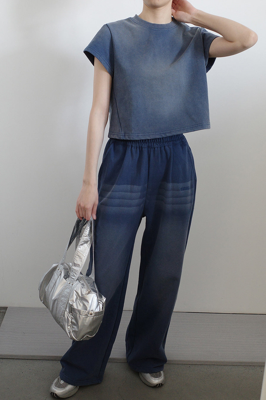 Dame afslappet crop-top med moderne design og elastiske bukser Stilla