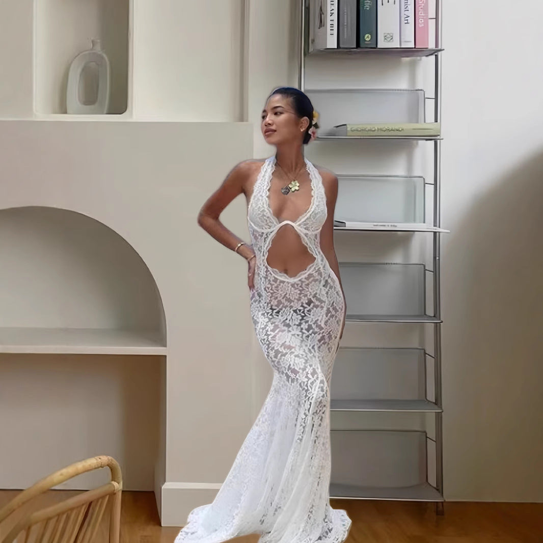 Dame Elegant blonde kjole med raffineret cut-out design og svajende kant Stilla