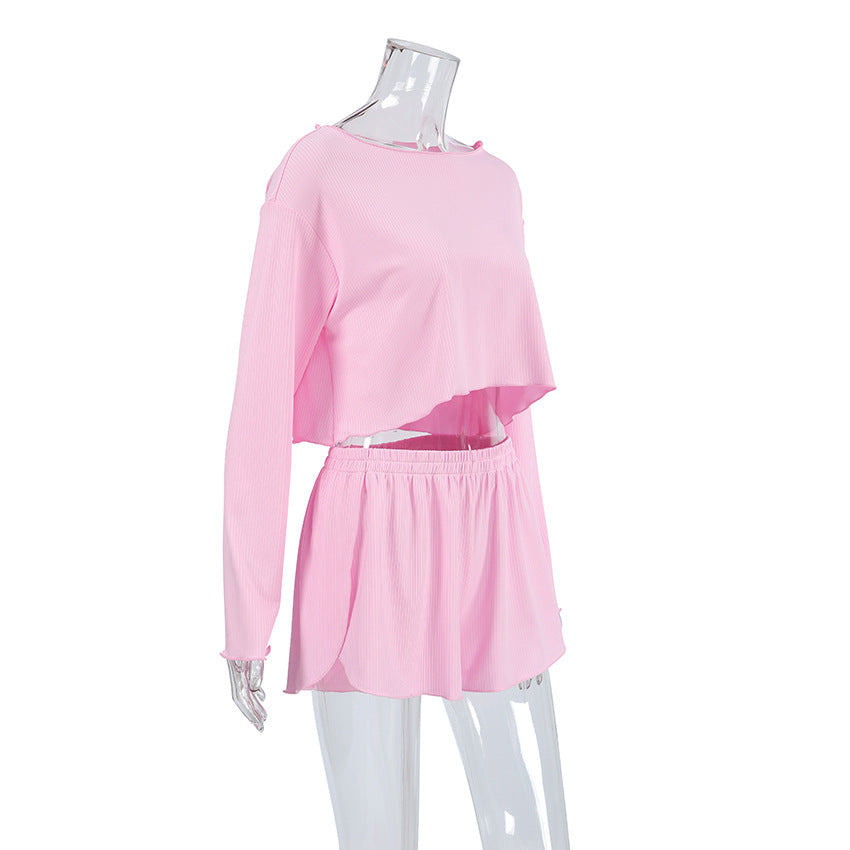 Dame afslappet lounge-sæt med cropped top og shorts lavet af fint strukturgarn Stilla