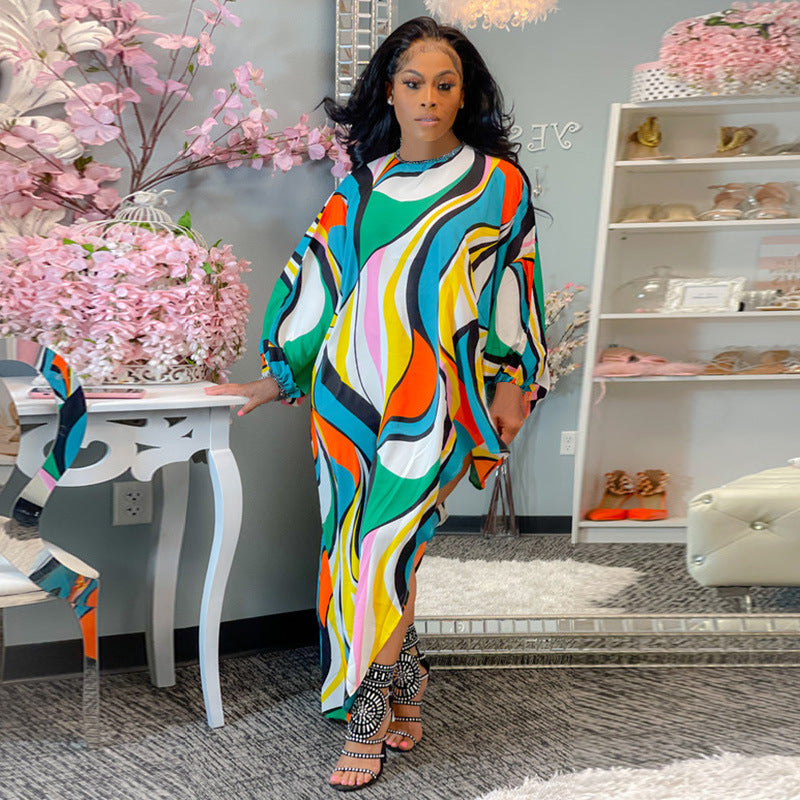 Dame afslappet strandkjole med asymmetrisk snit og farverigt bølgemønster Stilla