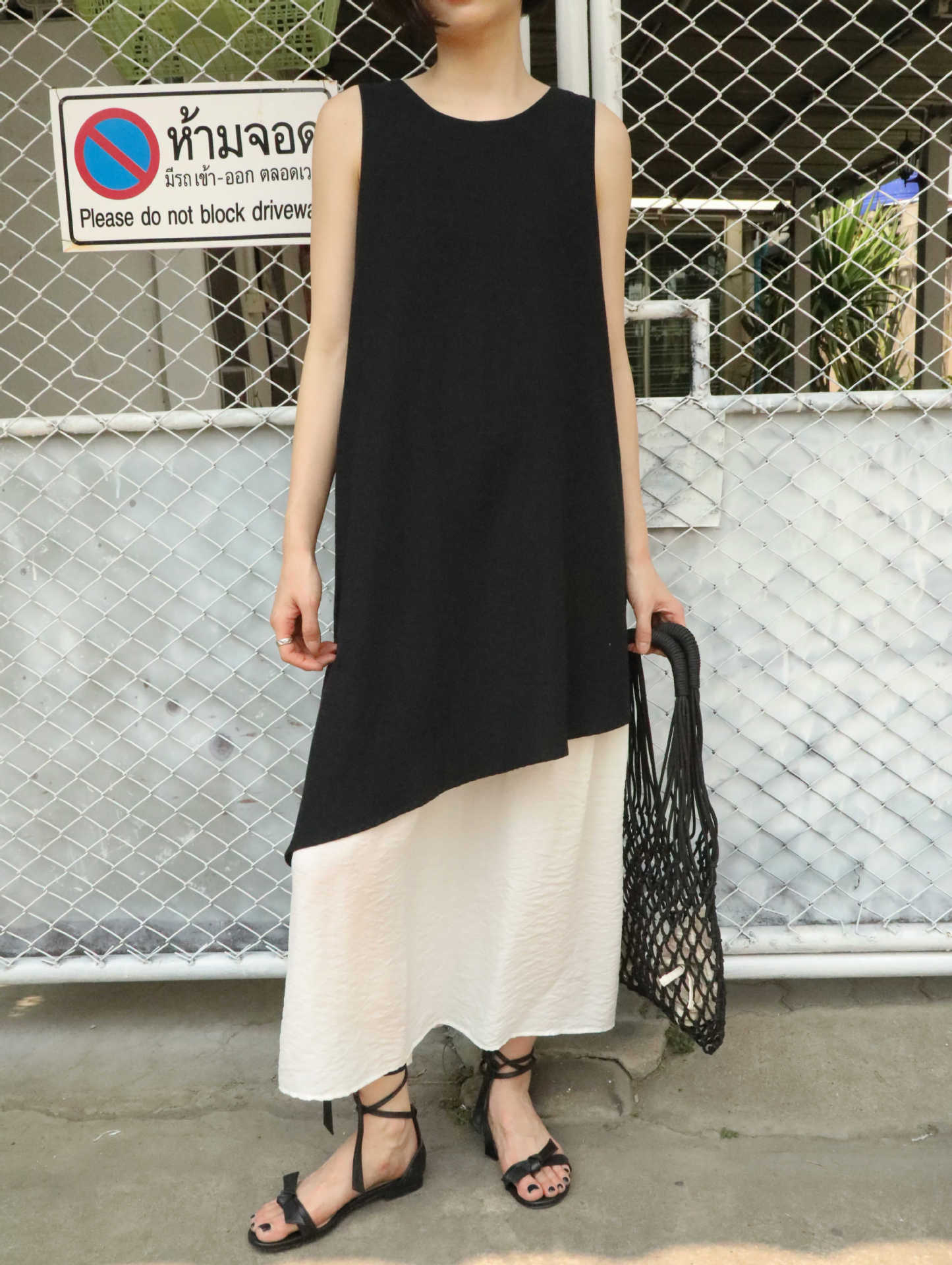 Dame afslappet langkjole i elegant layering-stil med flydende snit Stilla