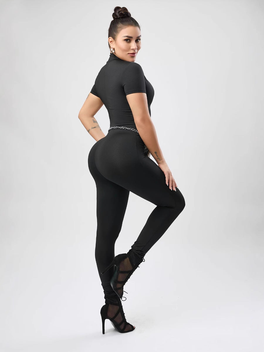Dame jumpsuit med kort ærme og dyb udskæring Stilla