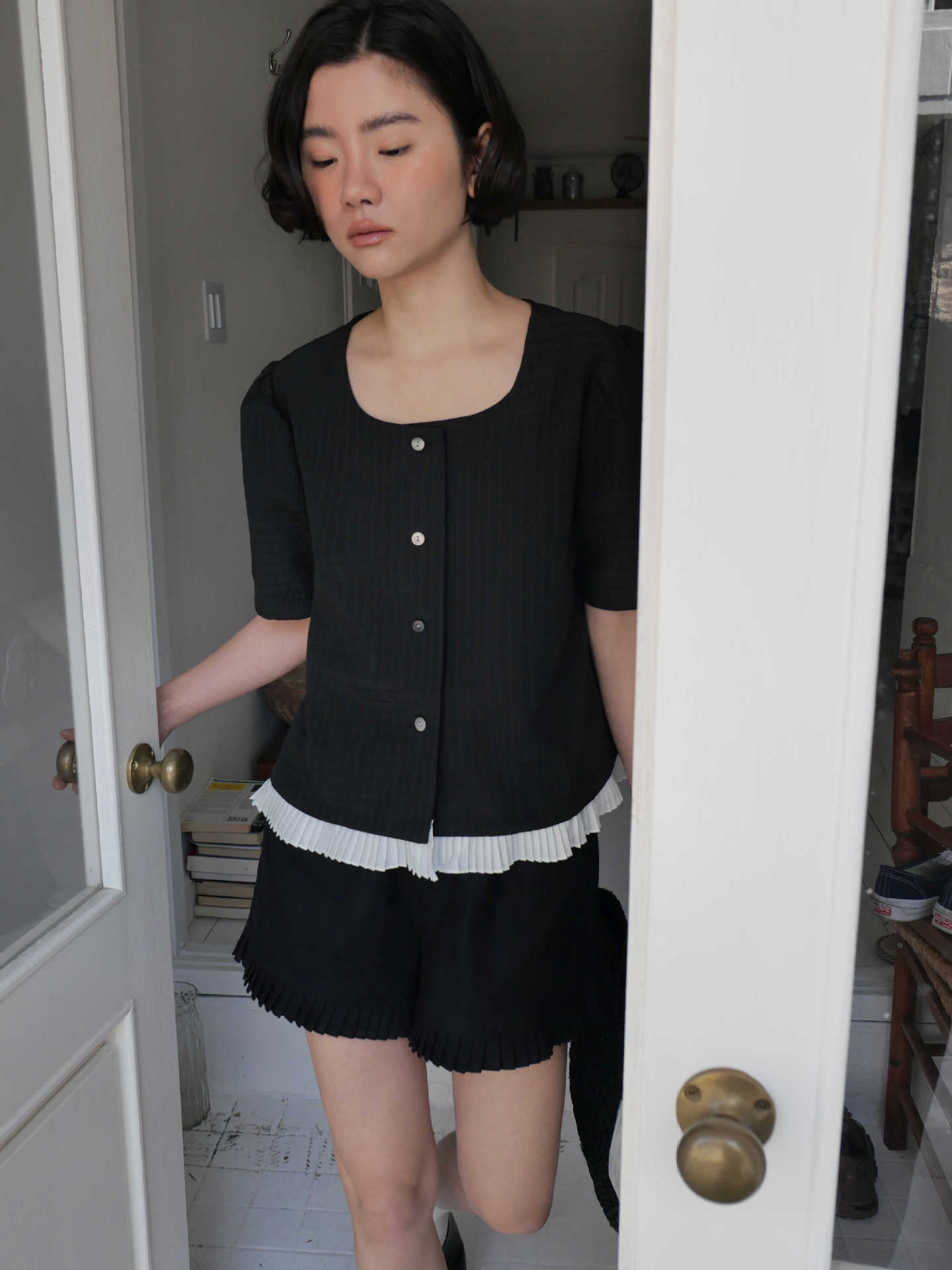 Dame afslappet bluse med rynket kortærmet og knaplukning Stilla