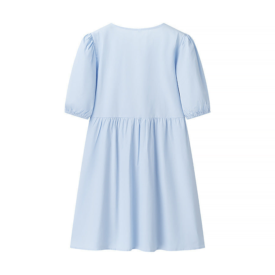 Dame afslappet kjole med flæsedetaljer og blomstret bindebånd Stilla