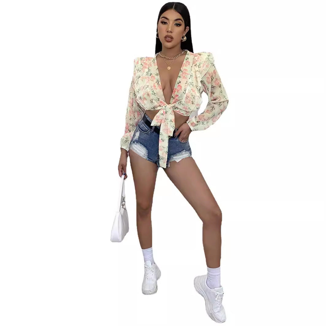 Dame elegant bluse med blomsterdesign og flæsedetaljer Stilla