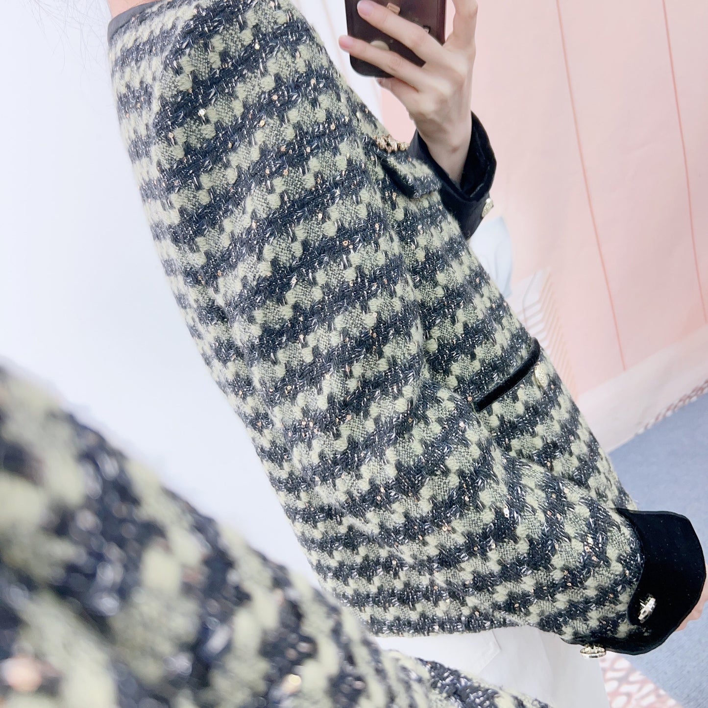 Dame elegant Boucle-jakke med dekorative knapdetaljer og klassisk snit Stilla