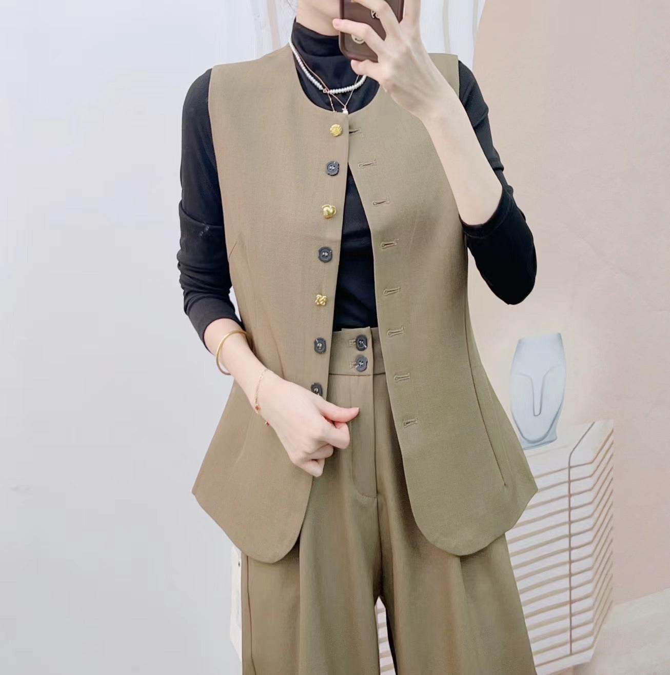 Dame Elegant Blazer-Bukser-Kombination med gyldne knapdetaljer og struktureret stof Stilla