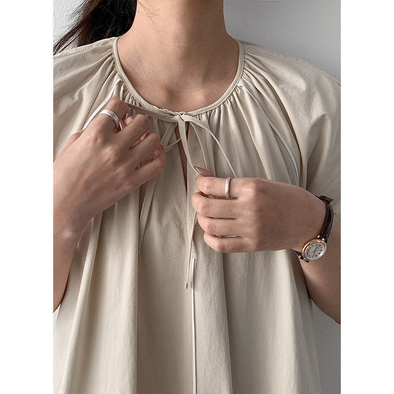 Dame afslappet maxikjole med justerbar krave og brede ærmer Stilla