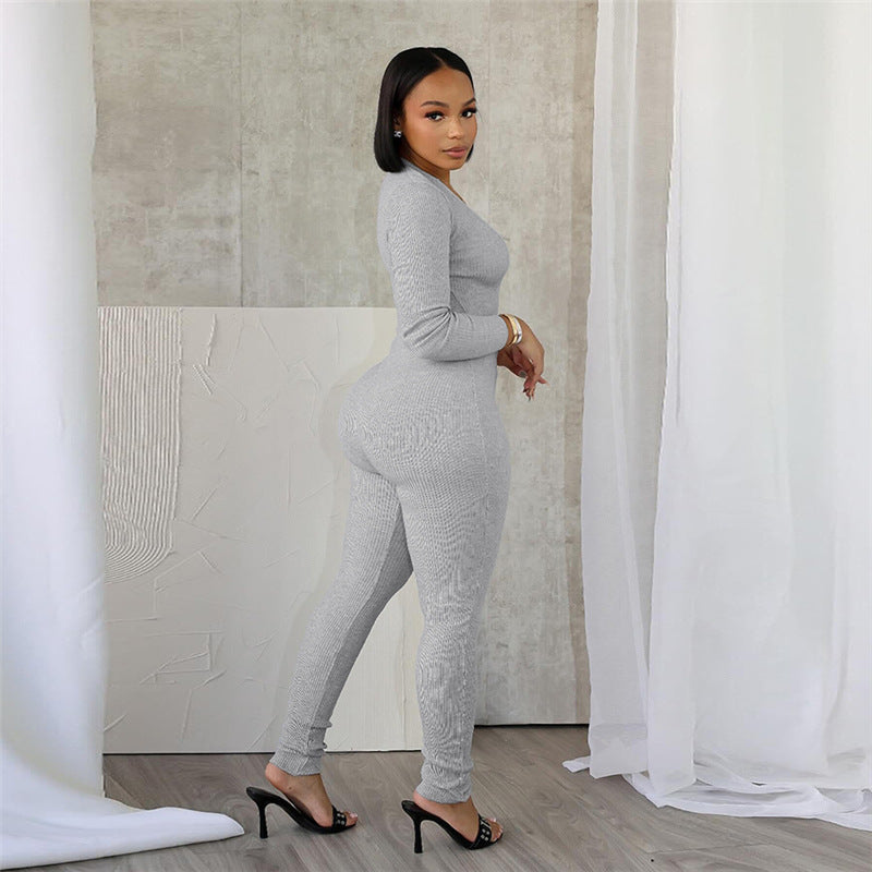 Dame figursyet Langærmet Jumpsuit med dyb V-udskæring og Cut-Out-detaljer Stilla