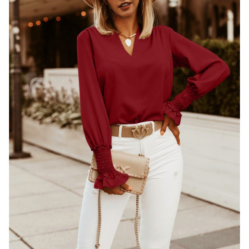 Dame elegant bluse med V-udskæring og rynkedetaljer Stilla