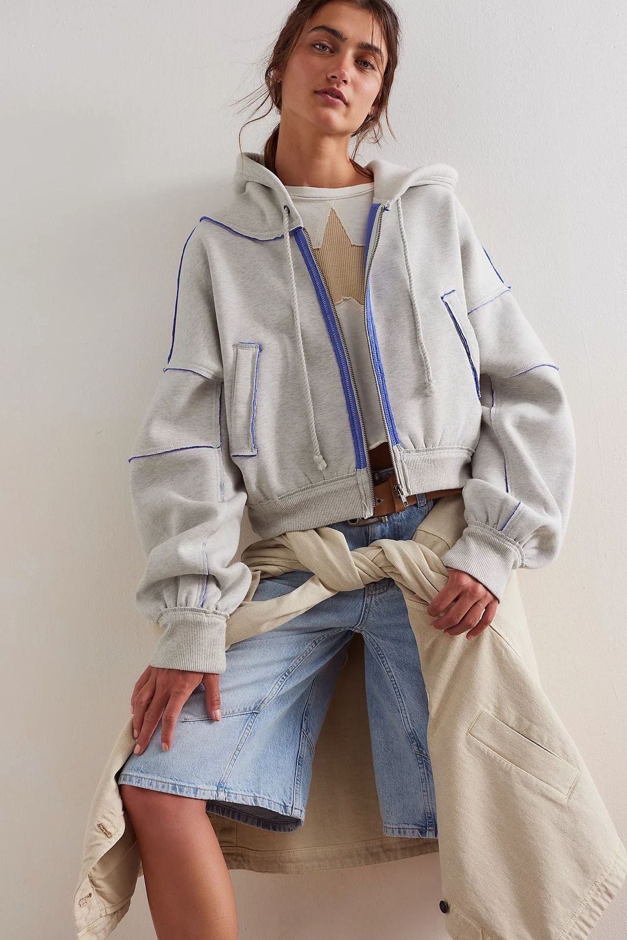 Dame afslappet hætte hoodie med moderne kontrastsyninger Stilla