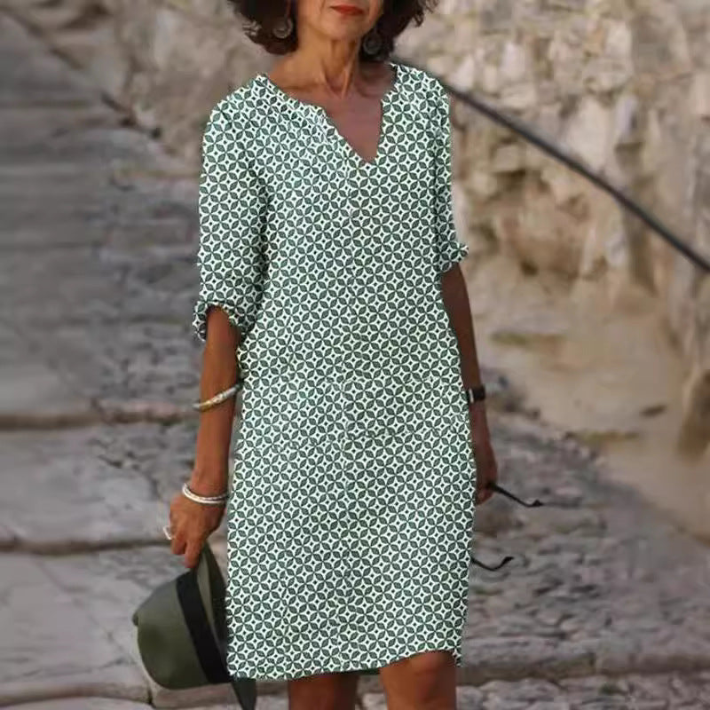 Dame afslappet kjole med grafisk print og gennemgående knapstolpe Stilla