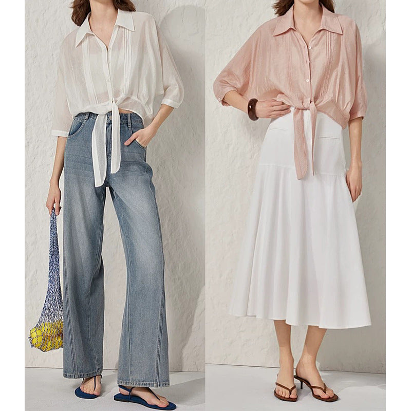 Dame afslappet bluse med V-hals og diskret bånd Stilla