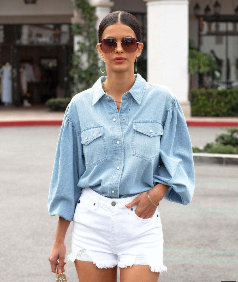 Dame afslappet jeansskjorte med ballonformede ærmer og brystlommer Stilla