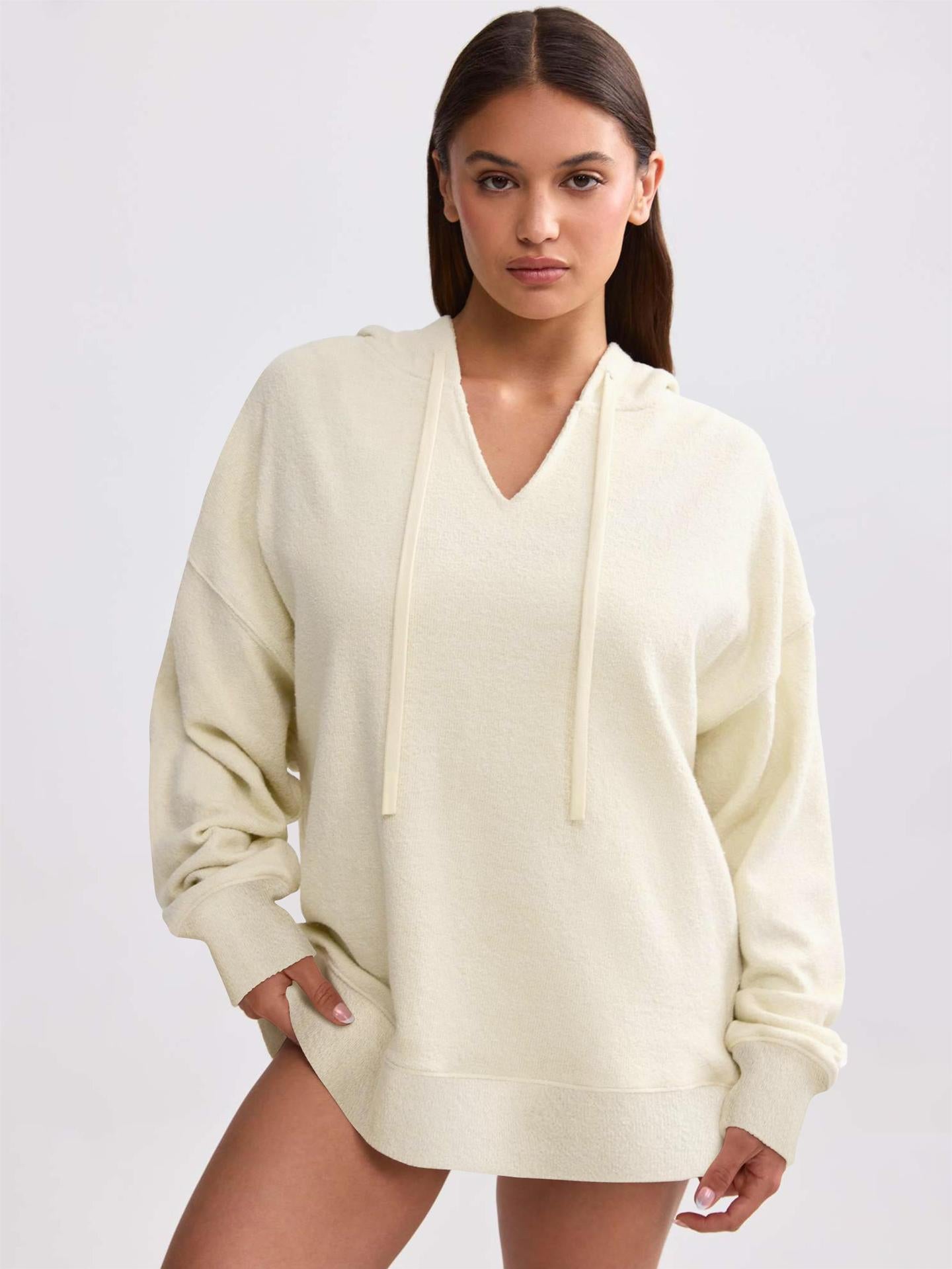 Dame afslappet hættetrøje med V-udskæring og løs pasform Stilla