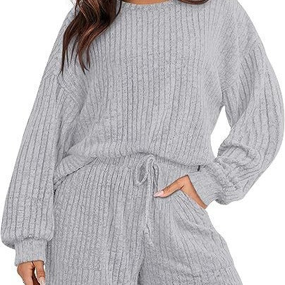 Dame afslappet Relax-sæt med løs trøje og shorts i blødt materiale Stilla