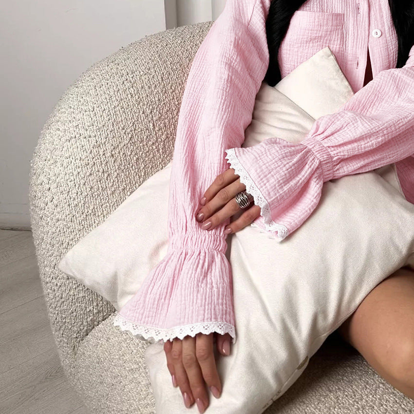 Dame afslappet natbluse med voluminøse ærmer og elegante spidsdetaljer Stilla