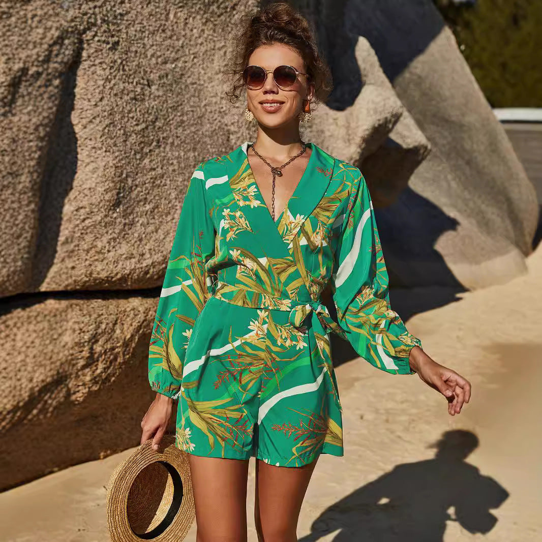 Dame jumpsuit med floralt design og afslappet wrapped stil Stilla