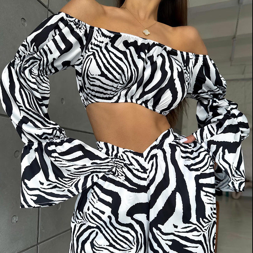 Dame cropped top og brede bukser i dyreprint Stilla