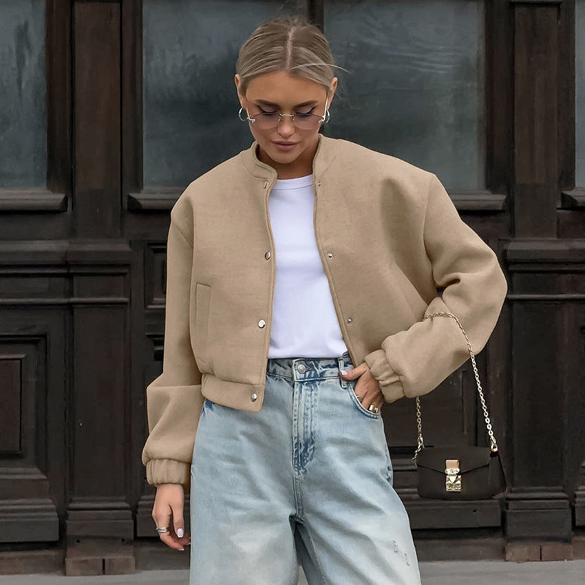 Dame Cropped Bomberjakke med knaplukning og praktiske lommer Stilla