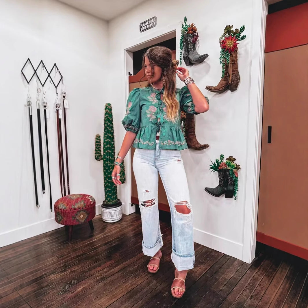 Dame elegant bluse med florale broderier og voluminøse ærmer Stilla