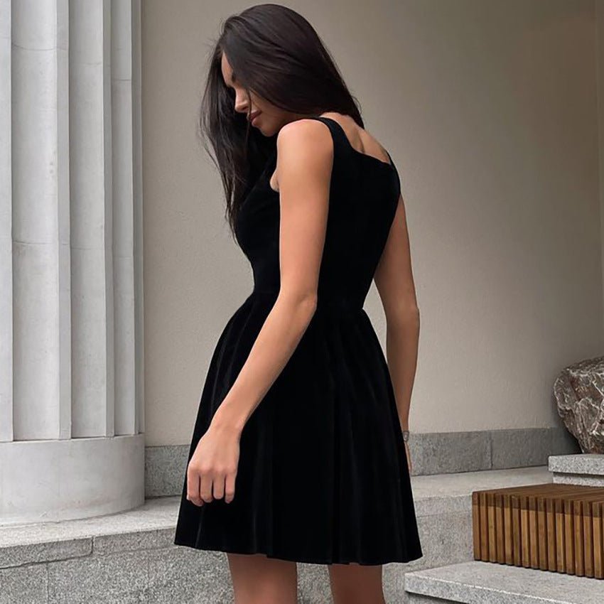 Dame A-linje kjole i blød fløjl med elegant krave og udvidet skirt Stilla